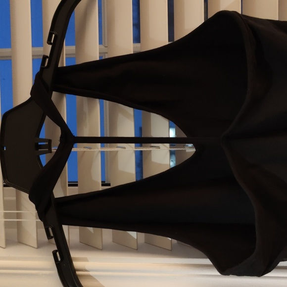 Black tanktop - Picture 6 of 9